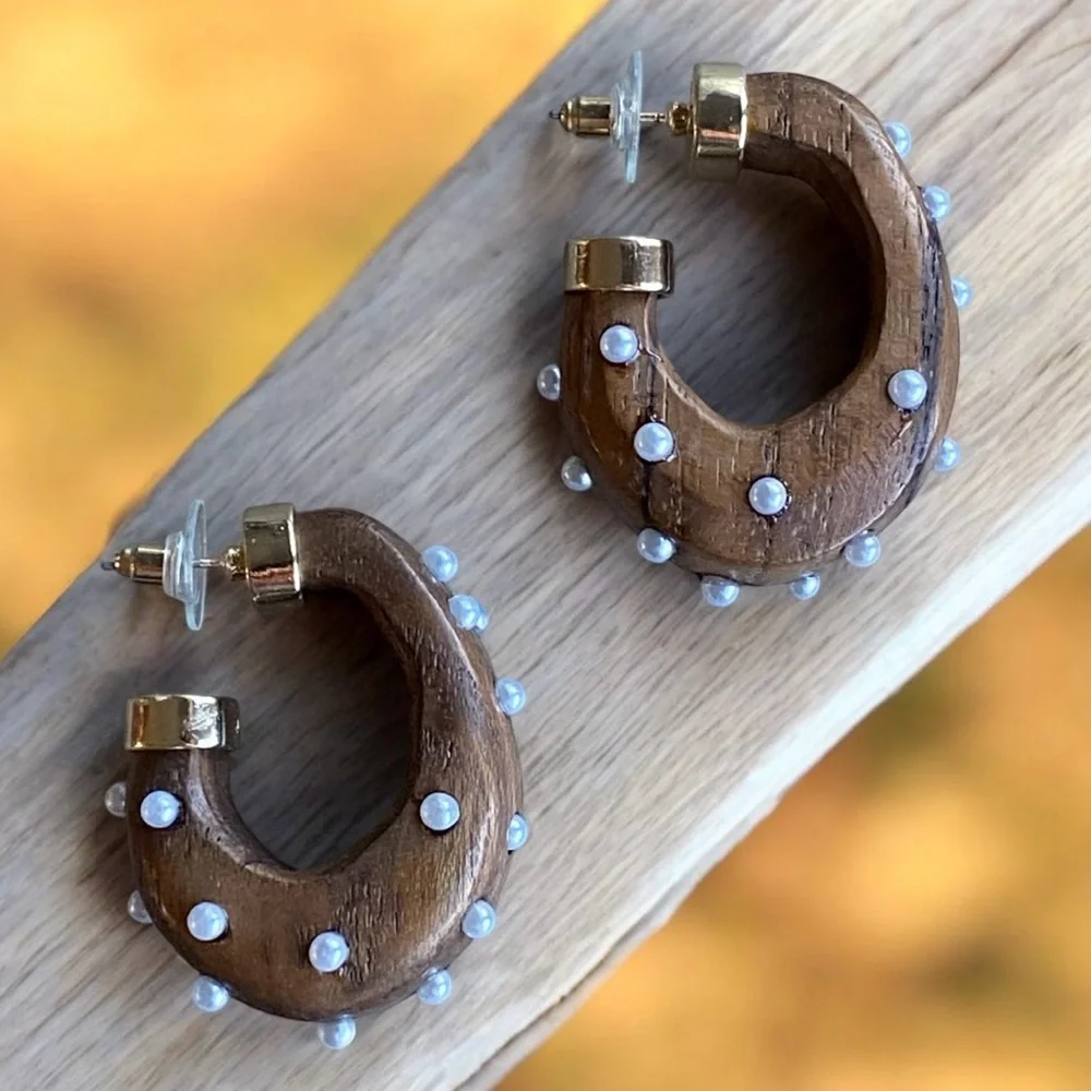 NWT Chico’s Wood & Faux Pearl Earrings - Picture 2 of 8